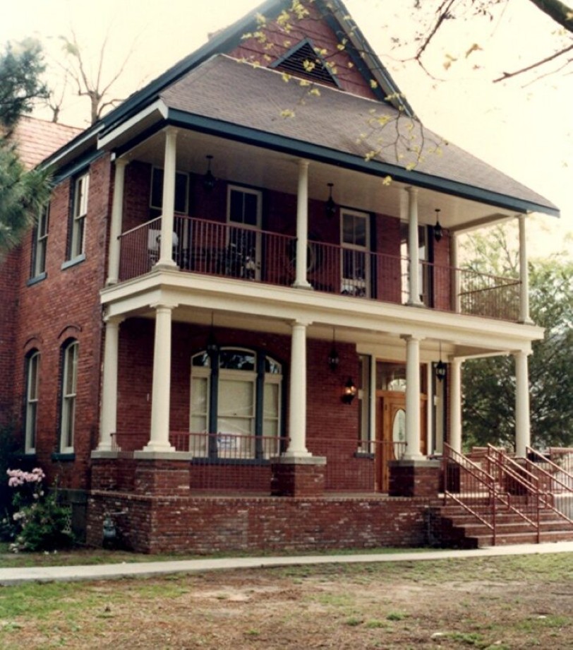 Dana-House-717x1024-1-717x812 (Custom)